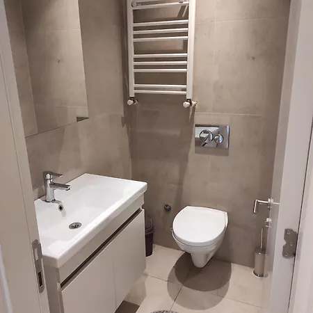 Carsi Icinde Teras Kat Appartement